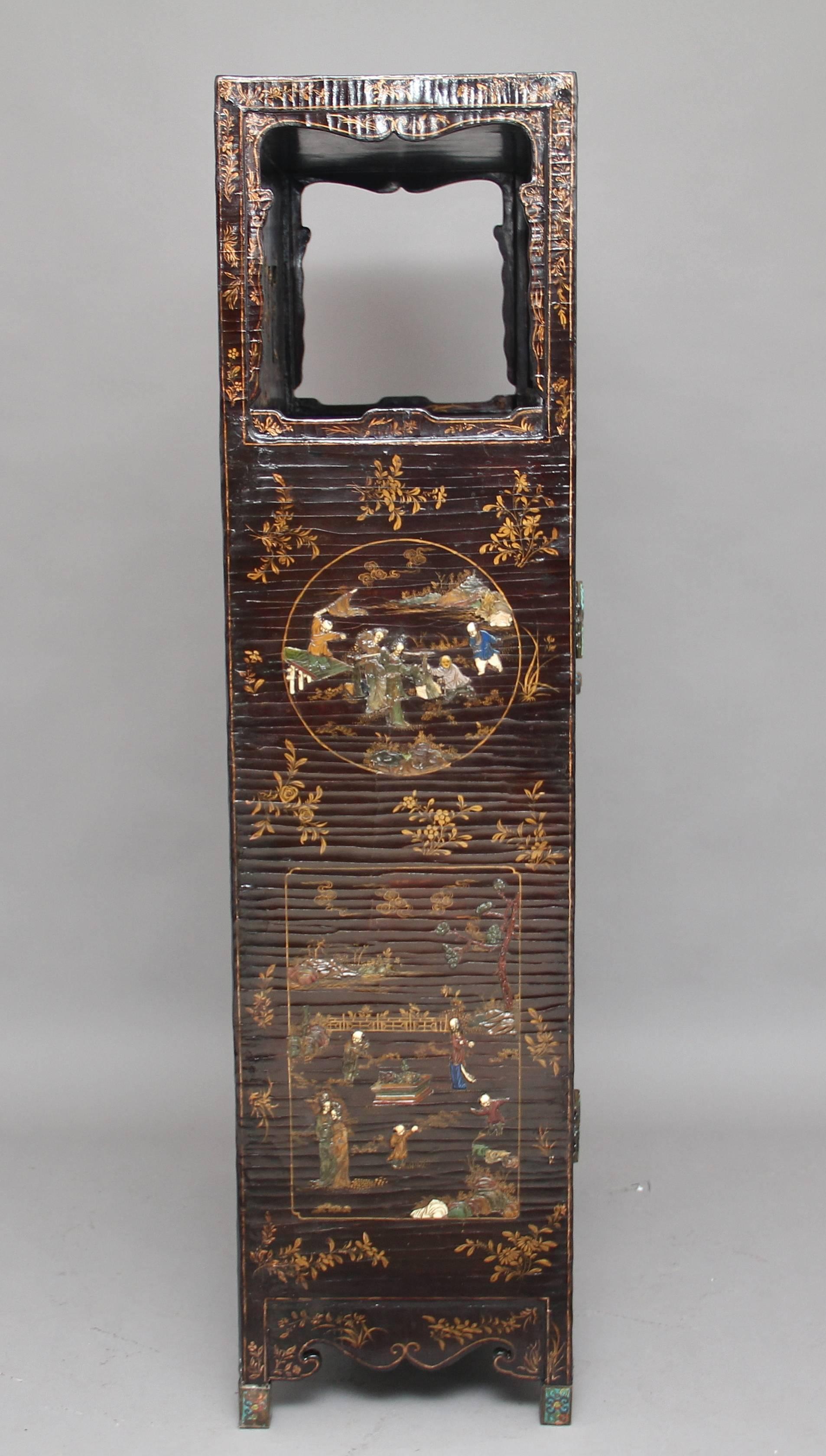 Early 19th Century Chinese Lacquered and Hardstone Inlaid Cabinet In Good Condition In Martlesham, GB