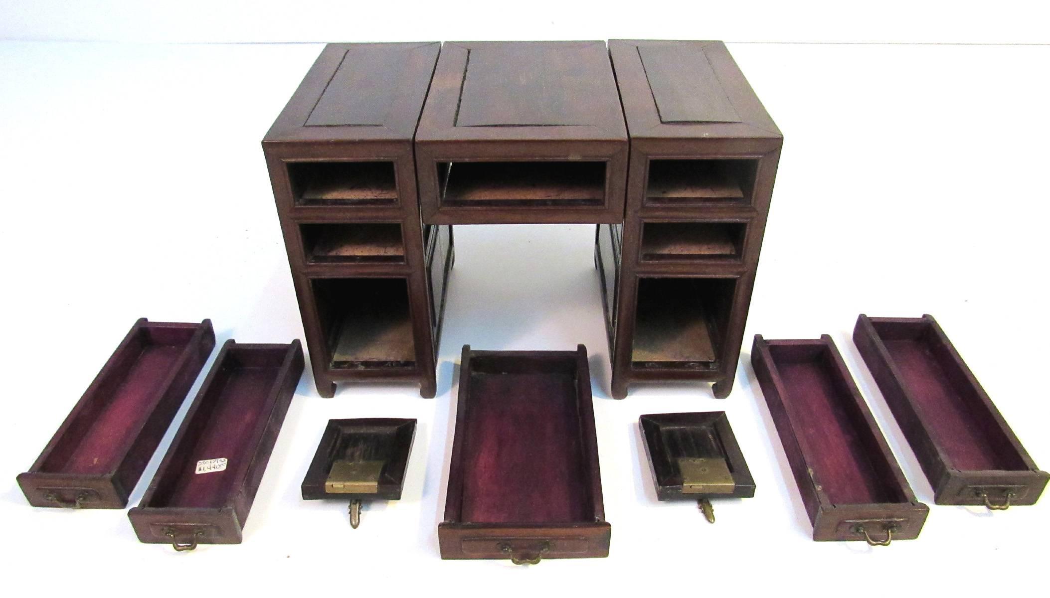 Early 19th Century Chinese Miniature Desk In Excellent Condition In Dallas, TX