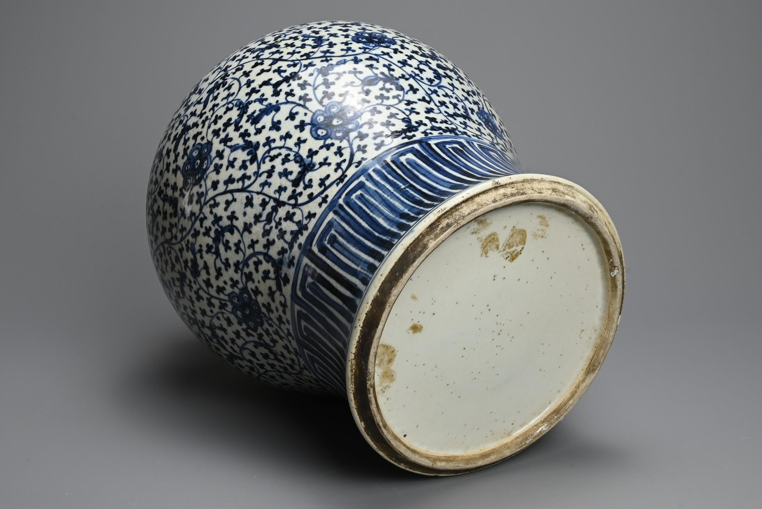 Lámpara de jarra de porcelana china de principios del siglo XIX Porcelana en venta