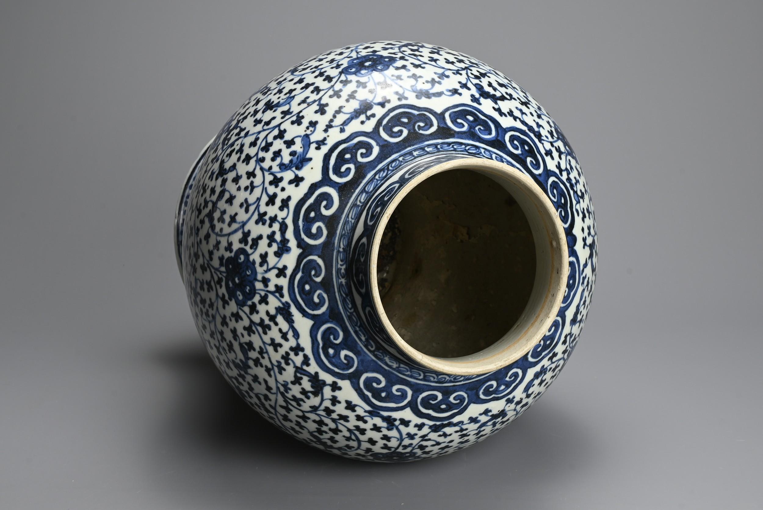 Lámpara de jarra de porcelana china de principios del siglo XIX en venta 1