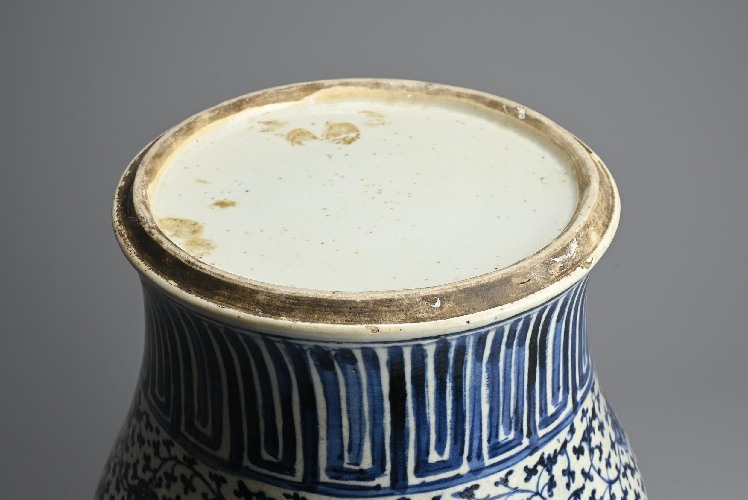 Lámpara de jarra de porcelana china de principios del siglo XIX en venta 2