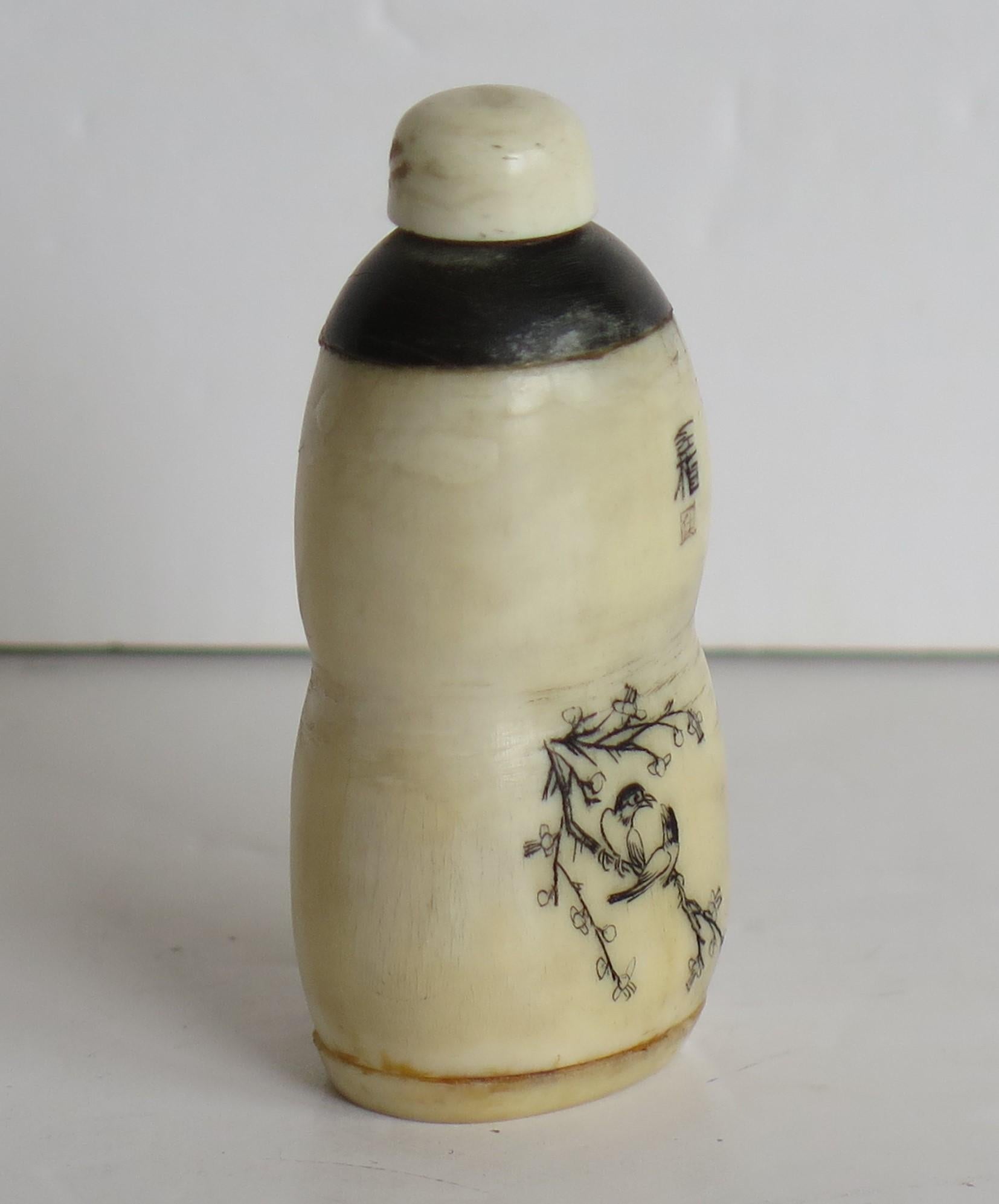 Early 19th Century Chinese Snuff Bottle Hand Engraved & Inked on Bovine Bone In Good Condition In Lincoln, Lincolnshire