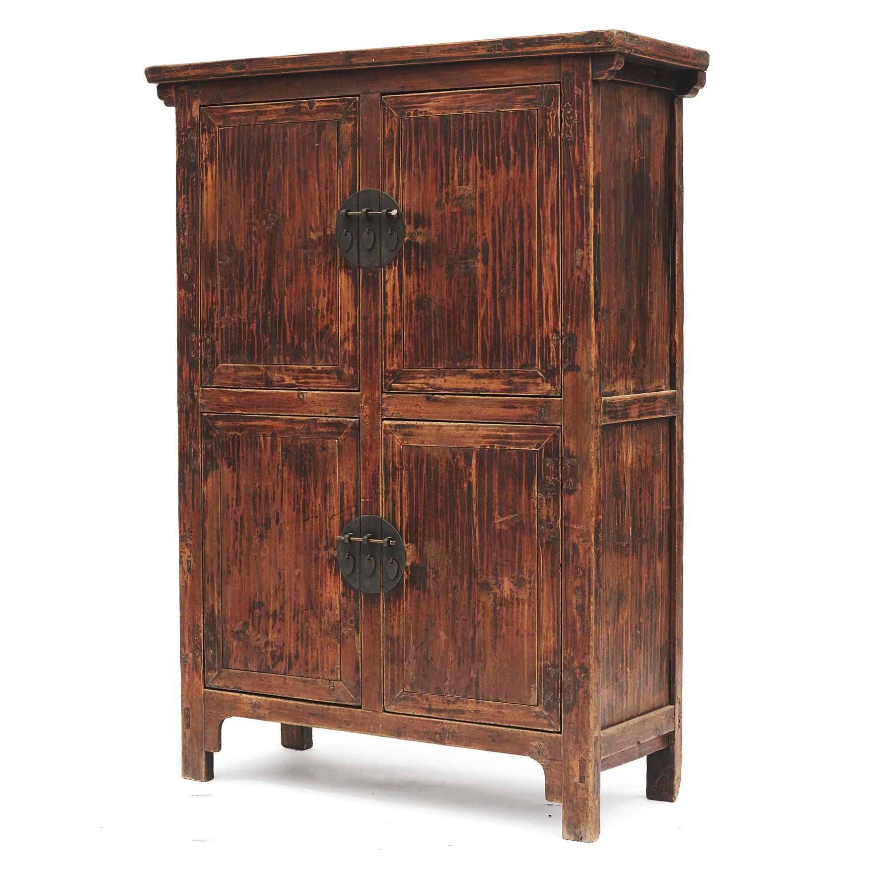 Early 19th century cabinet made of walnut with beautiful age-related patina and natural finish.
2 pairs of doors adorned with round patinated metal fittings.

Shanxi Province, 1800-1830.