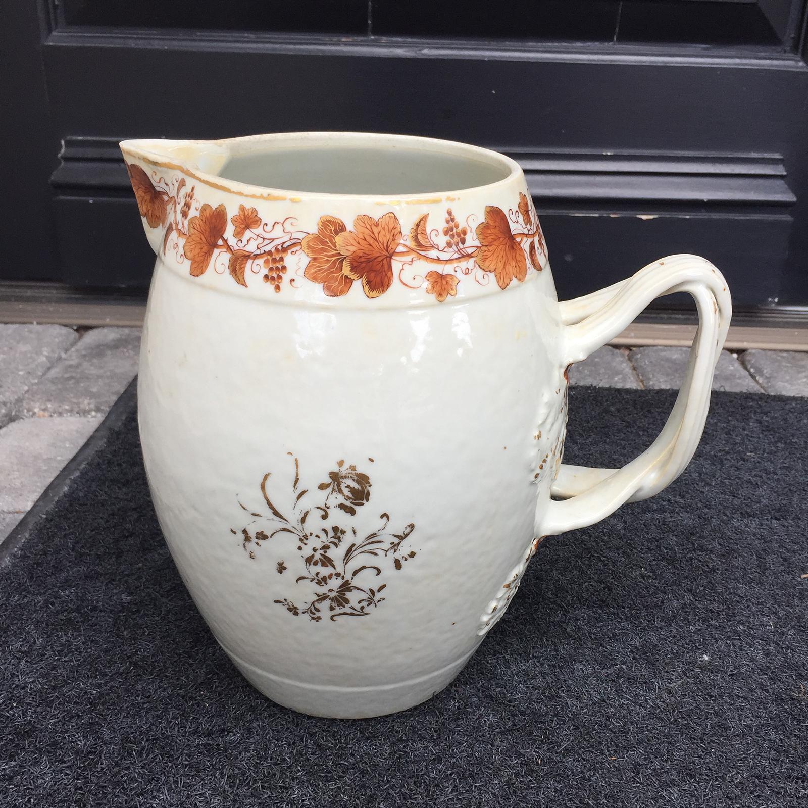 Early 19th Century circa 1800 Chinese Export Porcelain Pitcher In Good Condition For Sale In Atlanta, GA