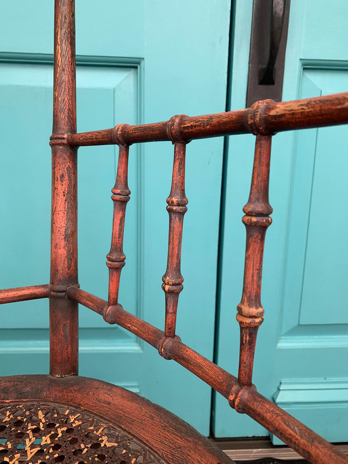 Fauteuil en faux bambou peint en rouge du début du XIXe siècle, datant d'environ 1810, période Régence 7