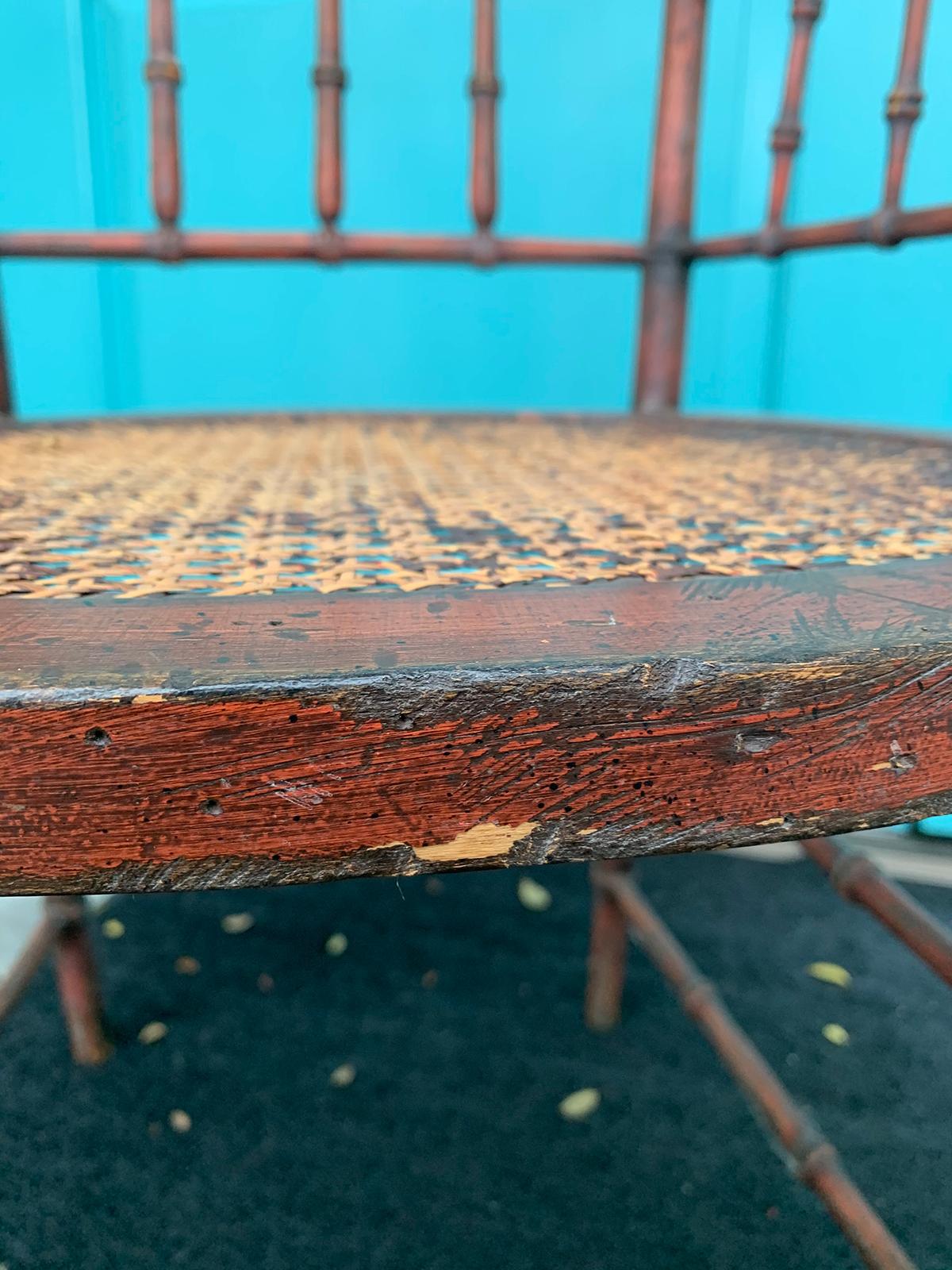 Fauteuil en faux bambou peint en rouge du début du XIXe siècle, datant d'environ 1810, période Régence 12