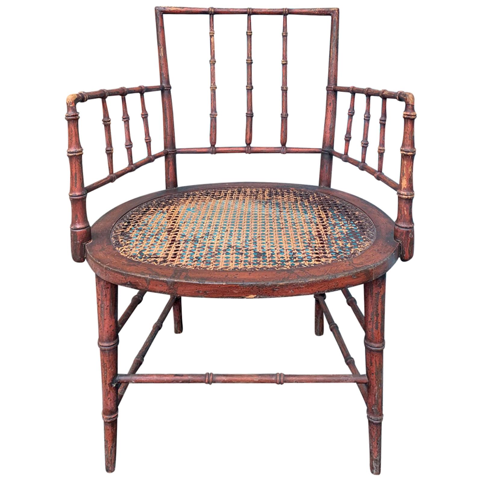 Fauteuil en faux bambou peint en rouge du début du XIXe siècle, datant d'environ 1810, période Régence