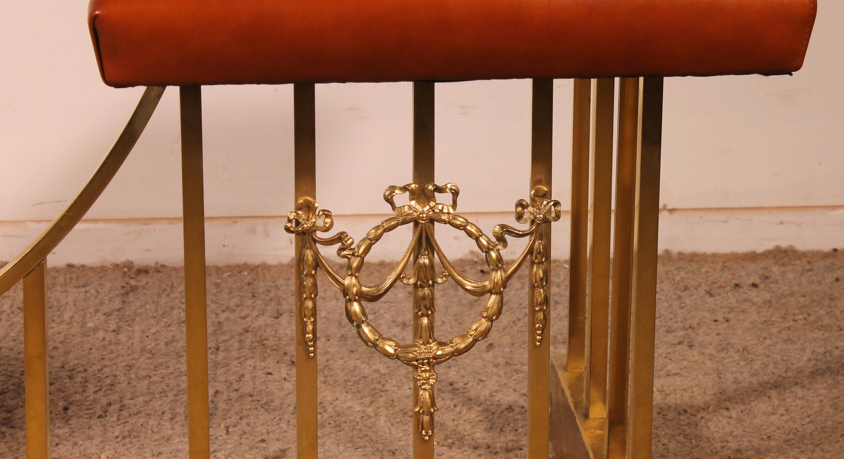 Frühes 19. Jahrhundert Club Fender in Messing und Leder (Britisch) im Angebot