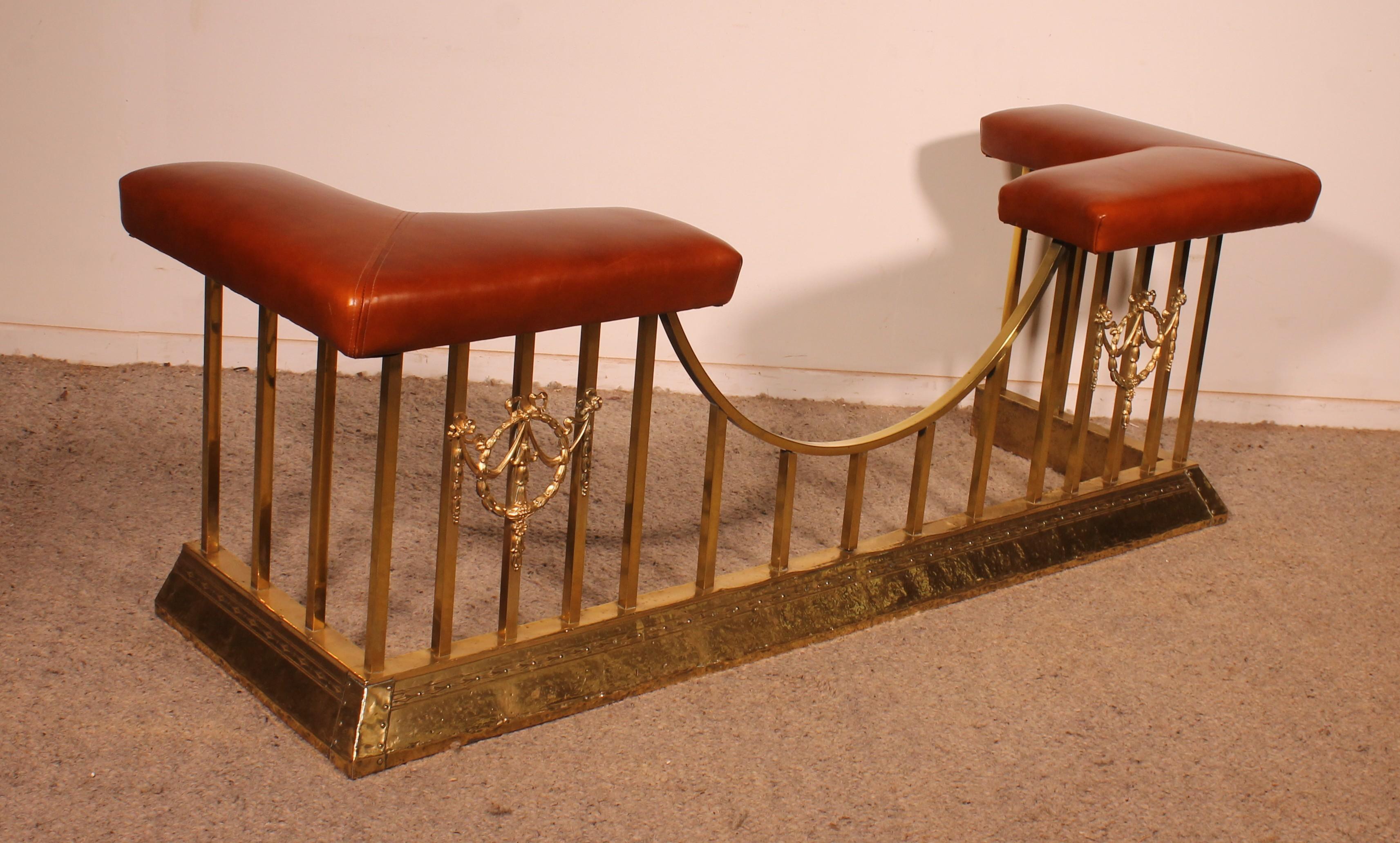 Frühes 19. Jahrhundert Club Fender in Messing und Leder im Angebot 2