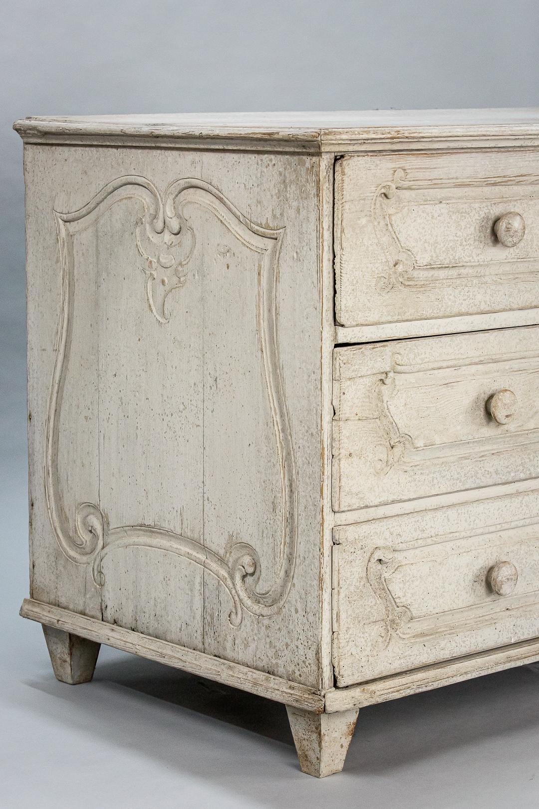Early 19th Century Commode or Chest of Drawers In Fair Condition In Pease pottage, West Sussex