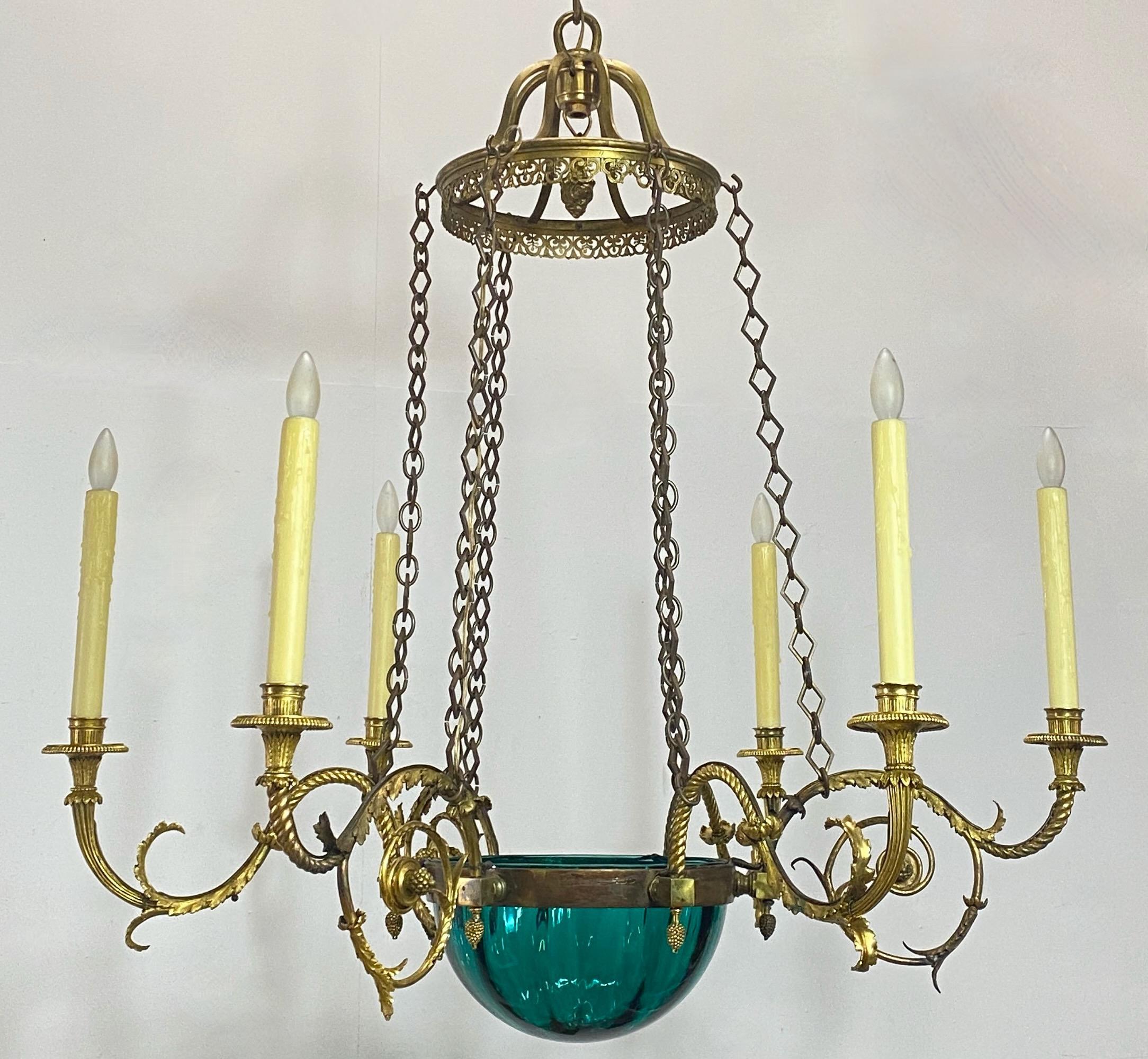 Lampadario continentale in bronzo e vetro dell'inizio del XIX secolo in vendita 3
