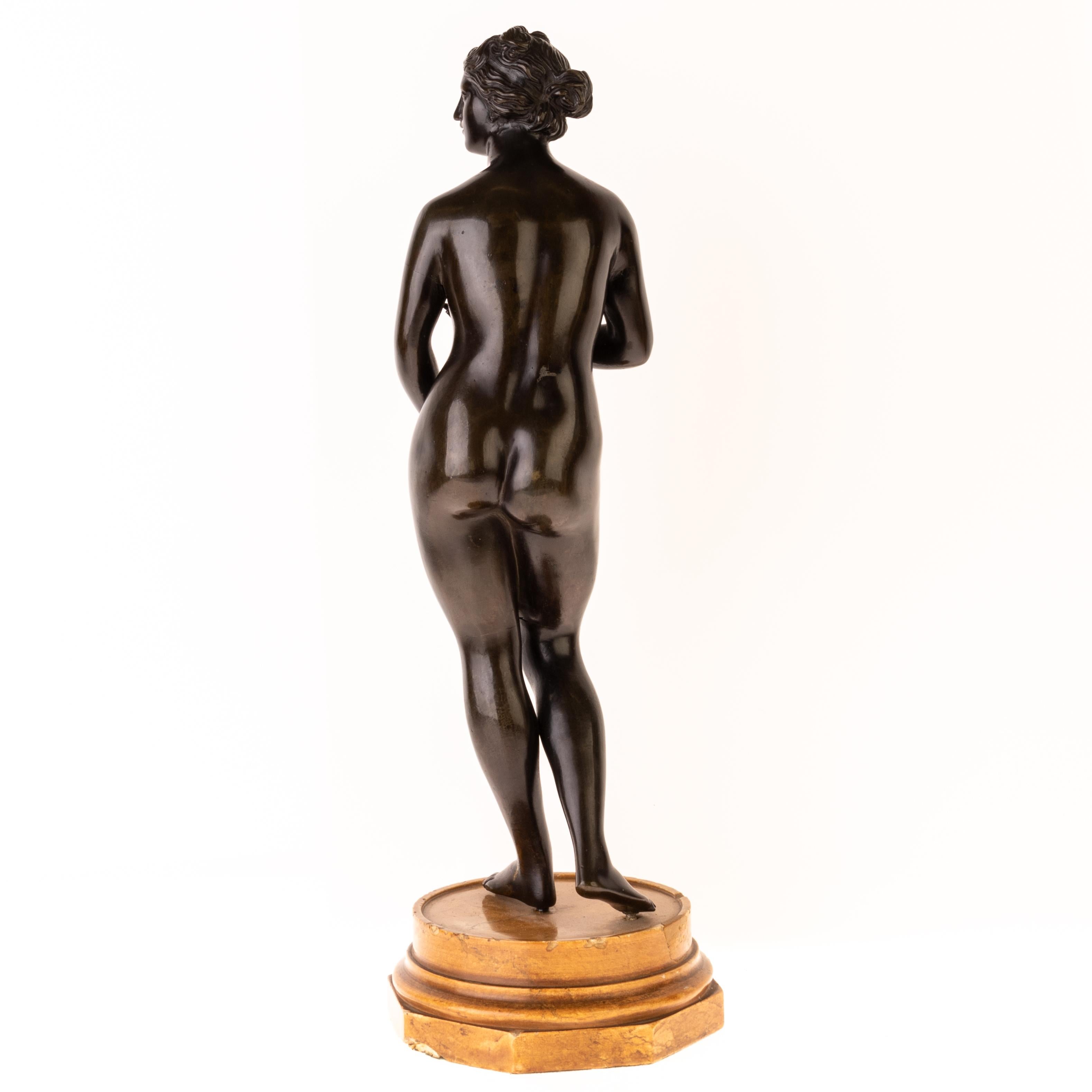 Early 19th Century Continental Grand Tour Bronze Sculpture of Venus de' Medici In Good Condition For Sale In Nottingham, GB