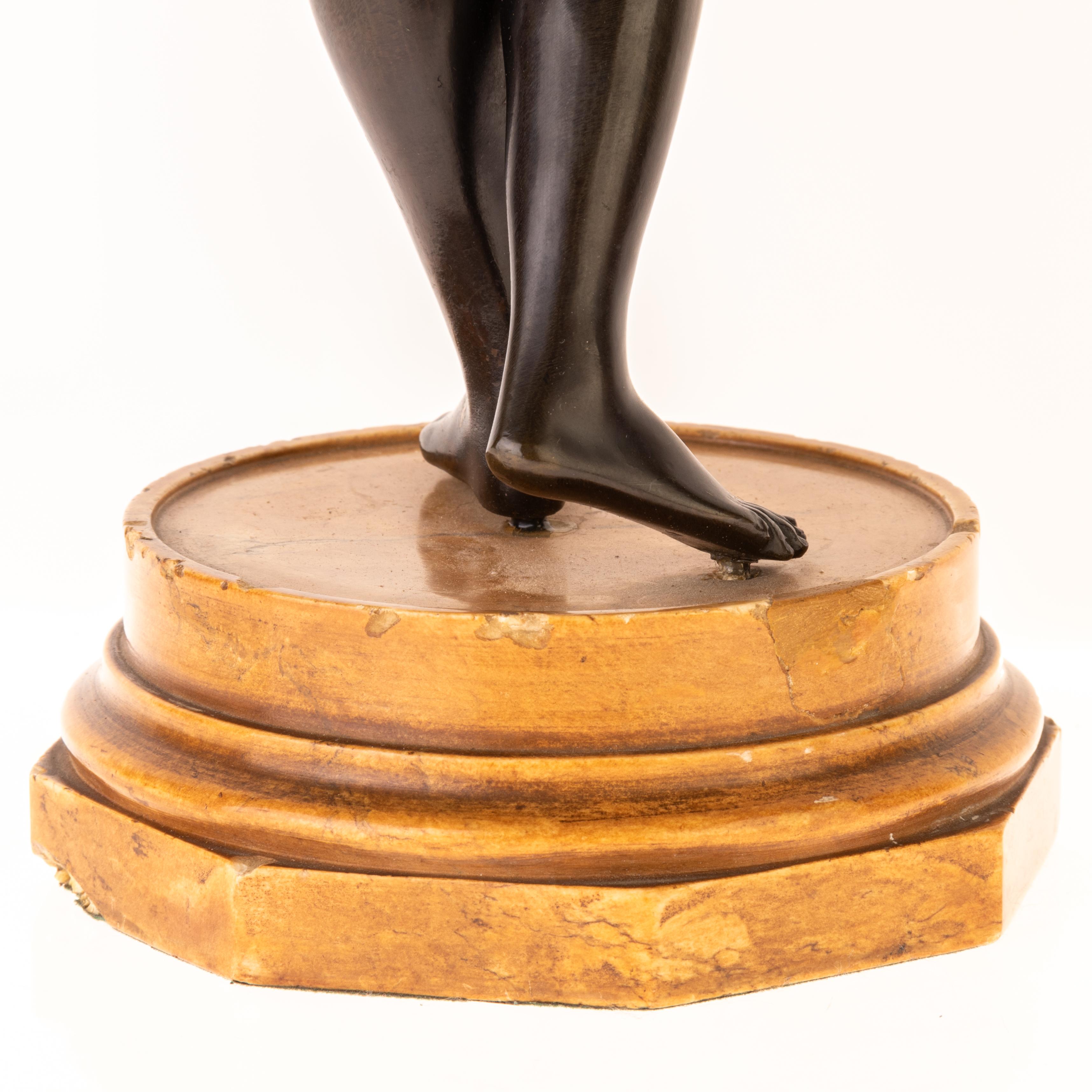Early 19th Century Continental Grand Tour Bronze Sculpture of Venus de' Medici For Sale 5