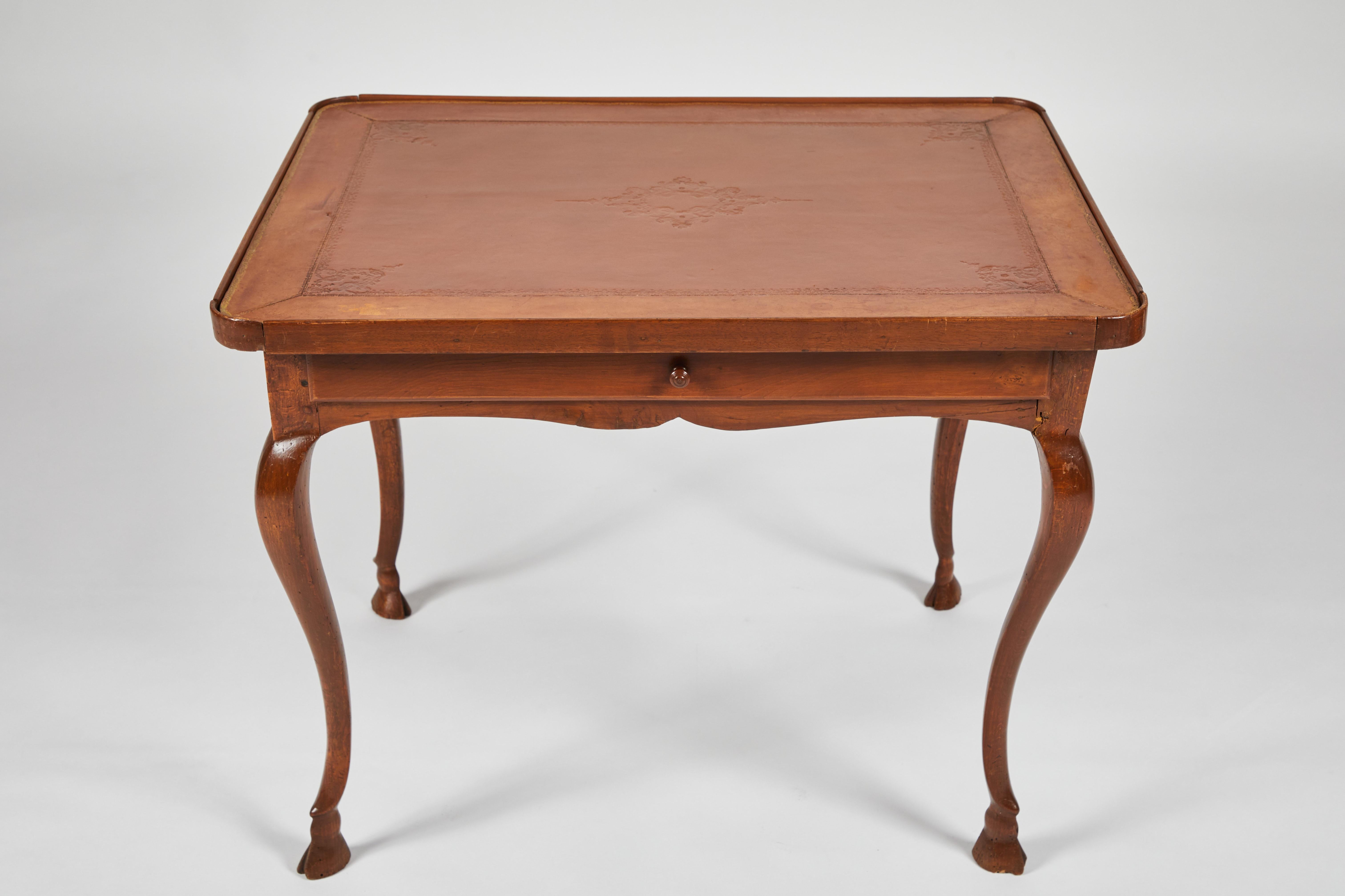 Early 19th Century Continental Rococo Style Walnut Leather Top Writing Table For Sale 1