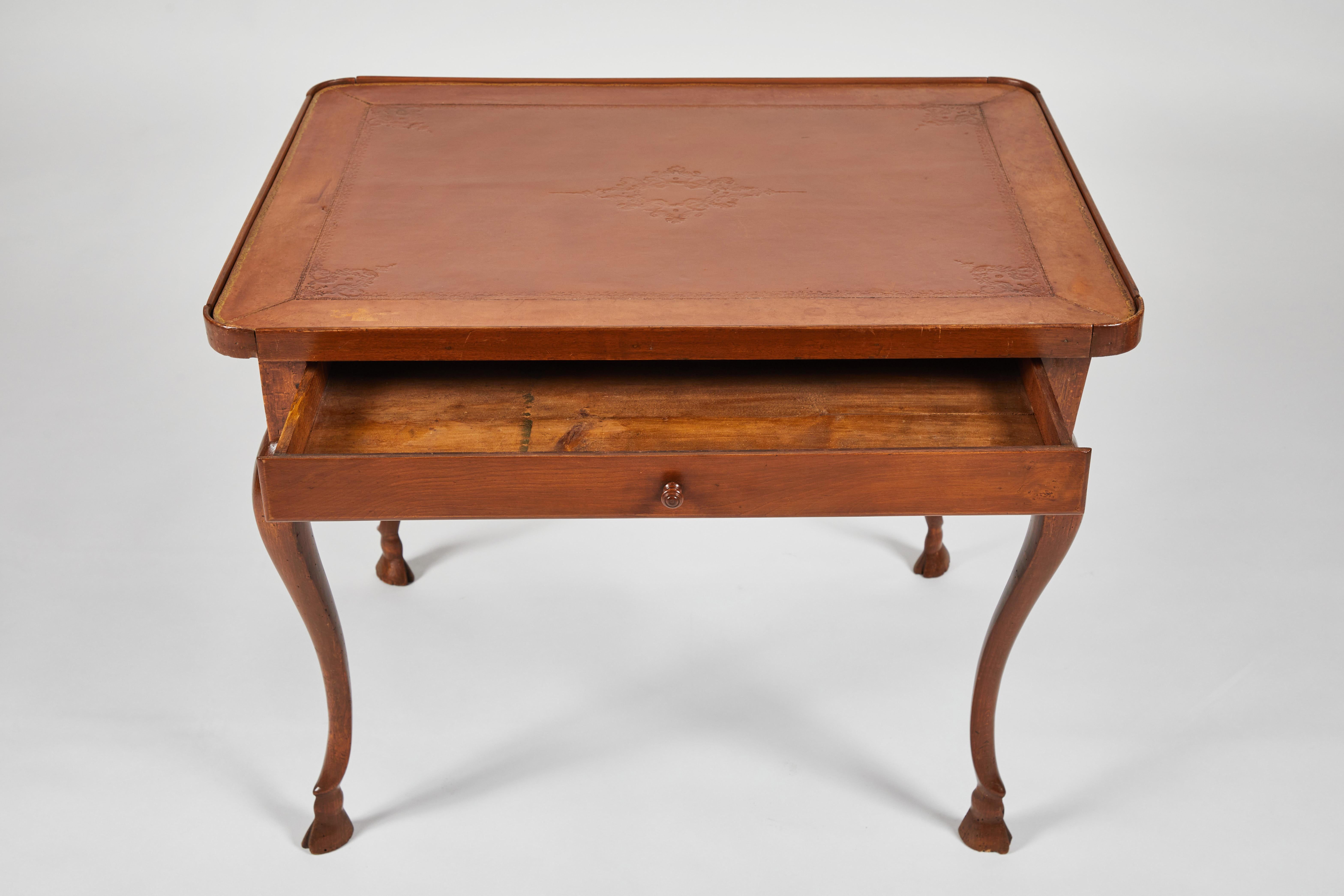 Early 19th Century Continental Rococo Style Walnut Leather Top Writing Table For Sale 2
