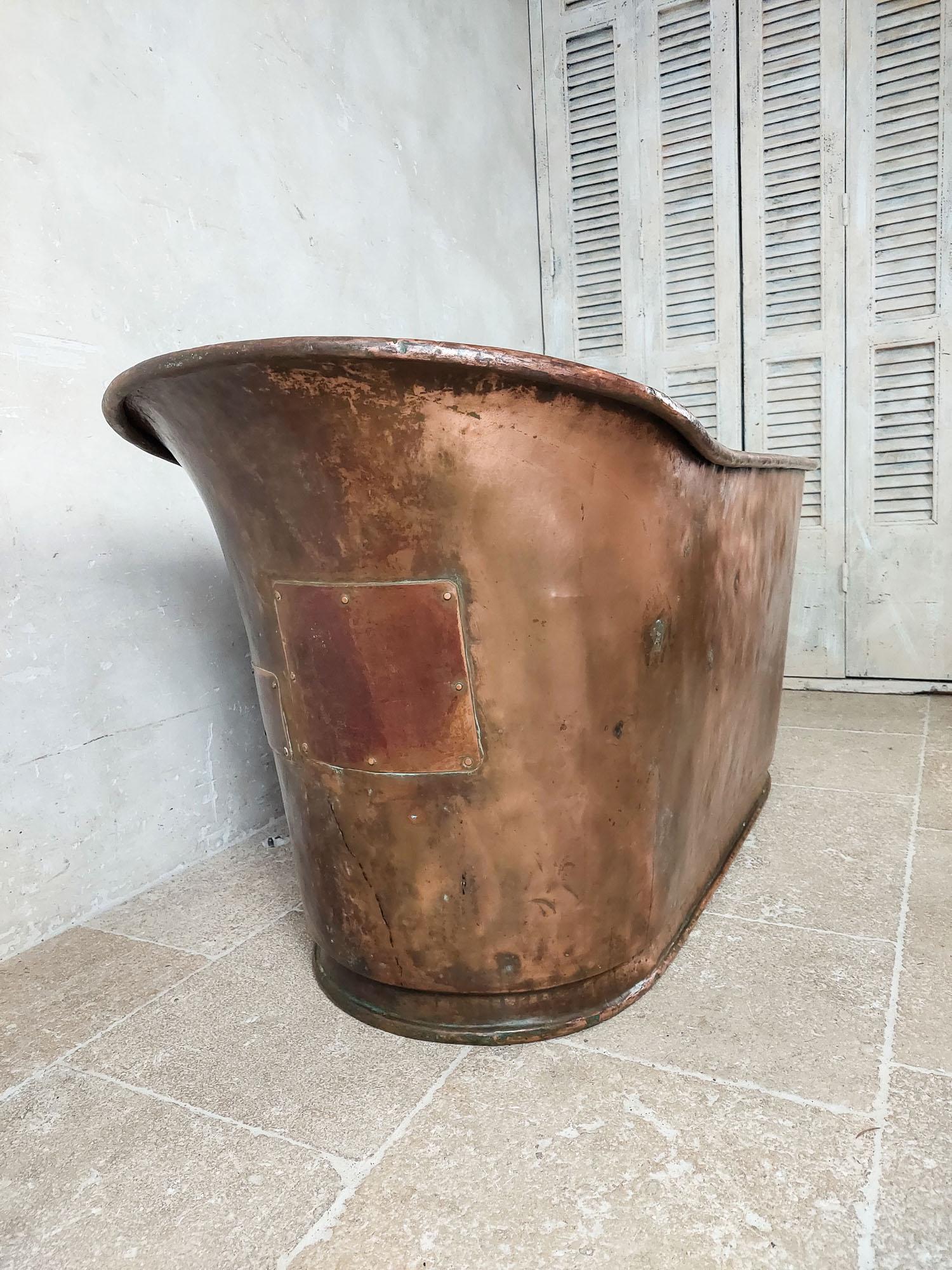French Early 19th Century Copper Bathtub For Sale