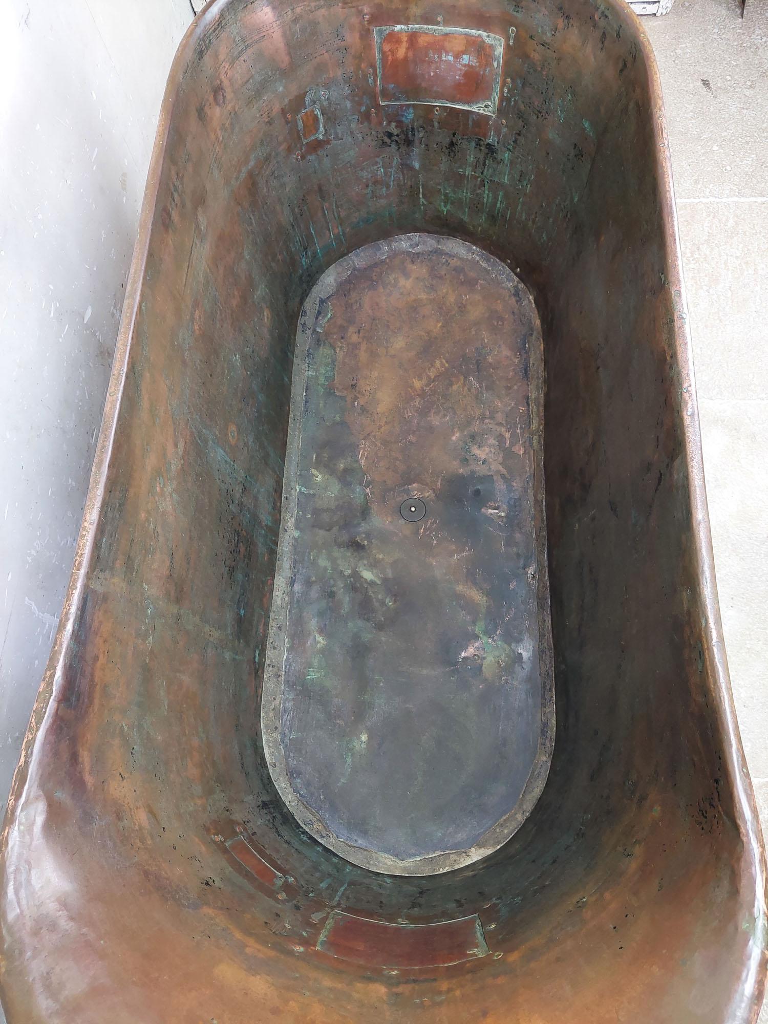 Early 19th Century Copper Bathtub 1