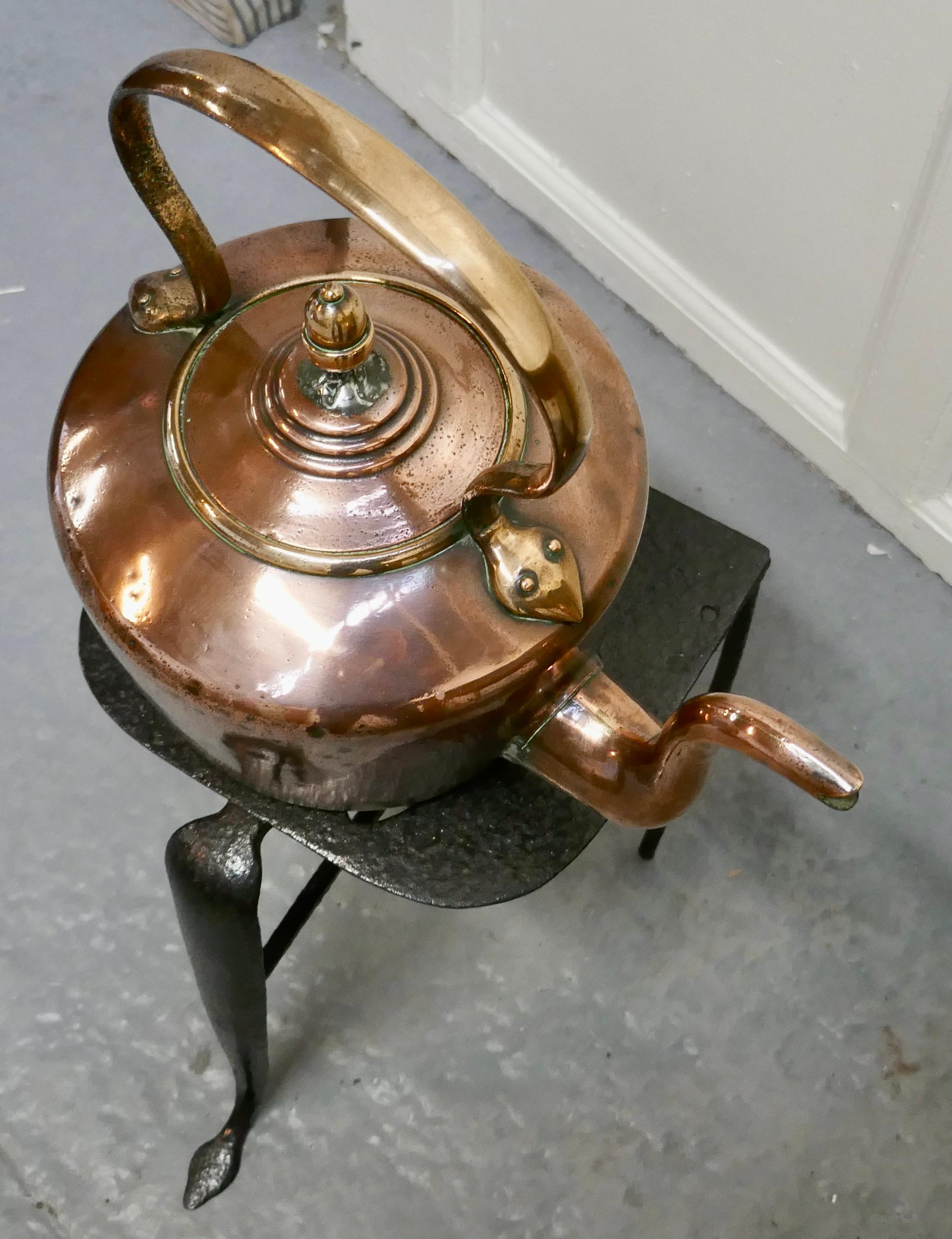 Early 19th Century Copper Kettle and Iron Trivet In Good Condition For Sale In Chillerton, Isle of Wight