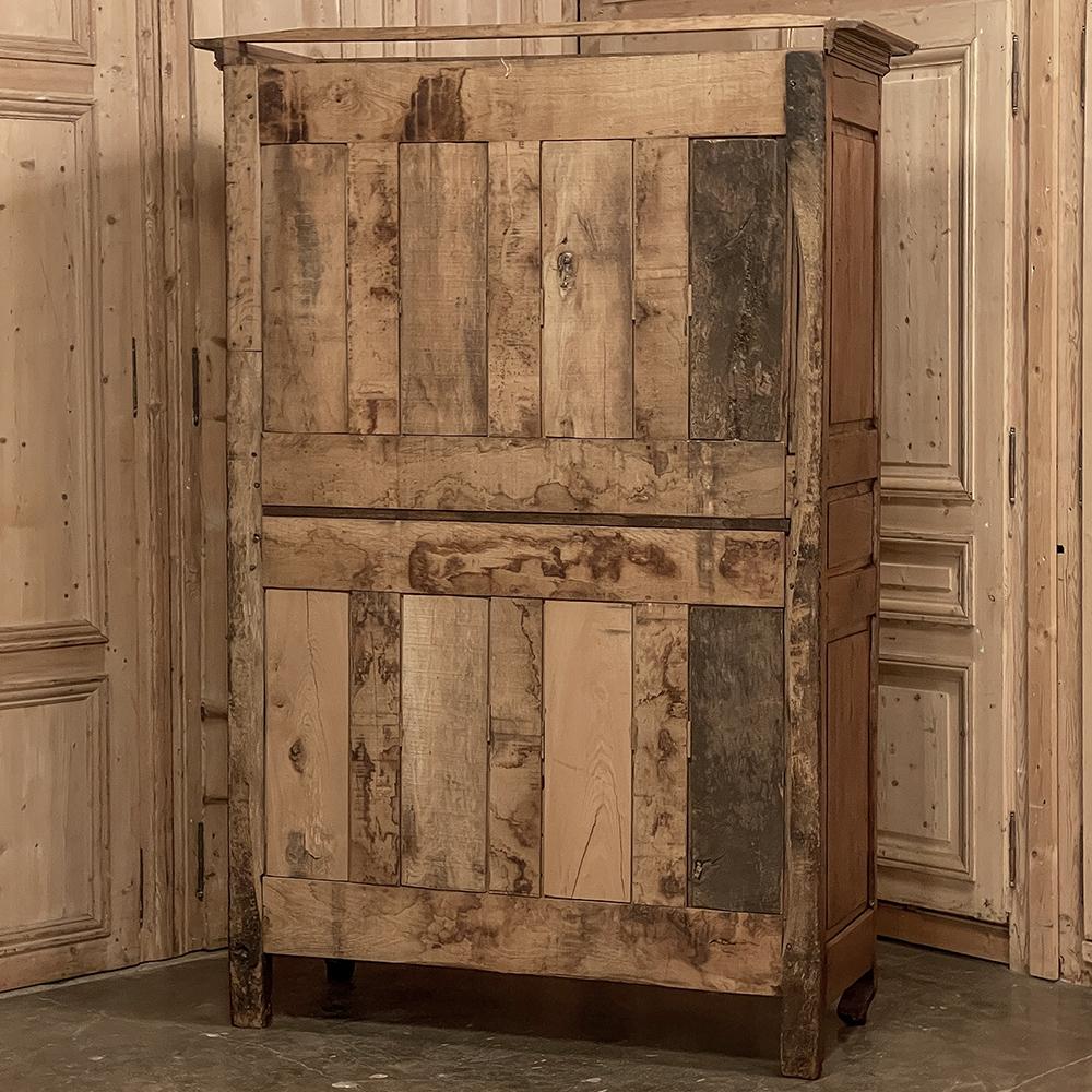 Early 19th Century Country French Armoire For Sale 9
