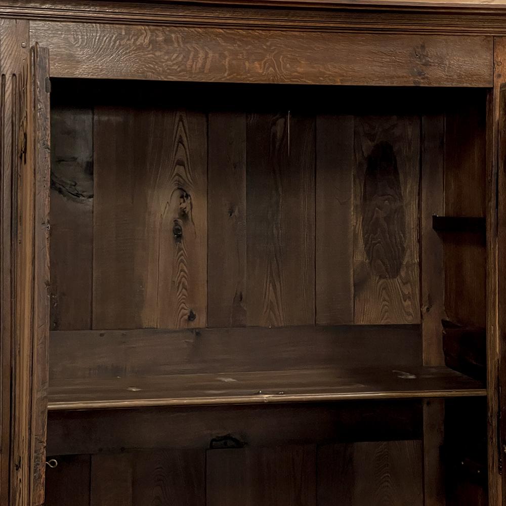 Early 19th Century Country French Armoire In Good Condition For Sale In Dallas, TX