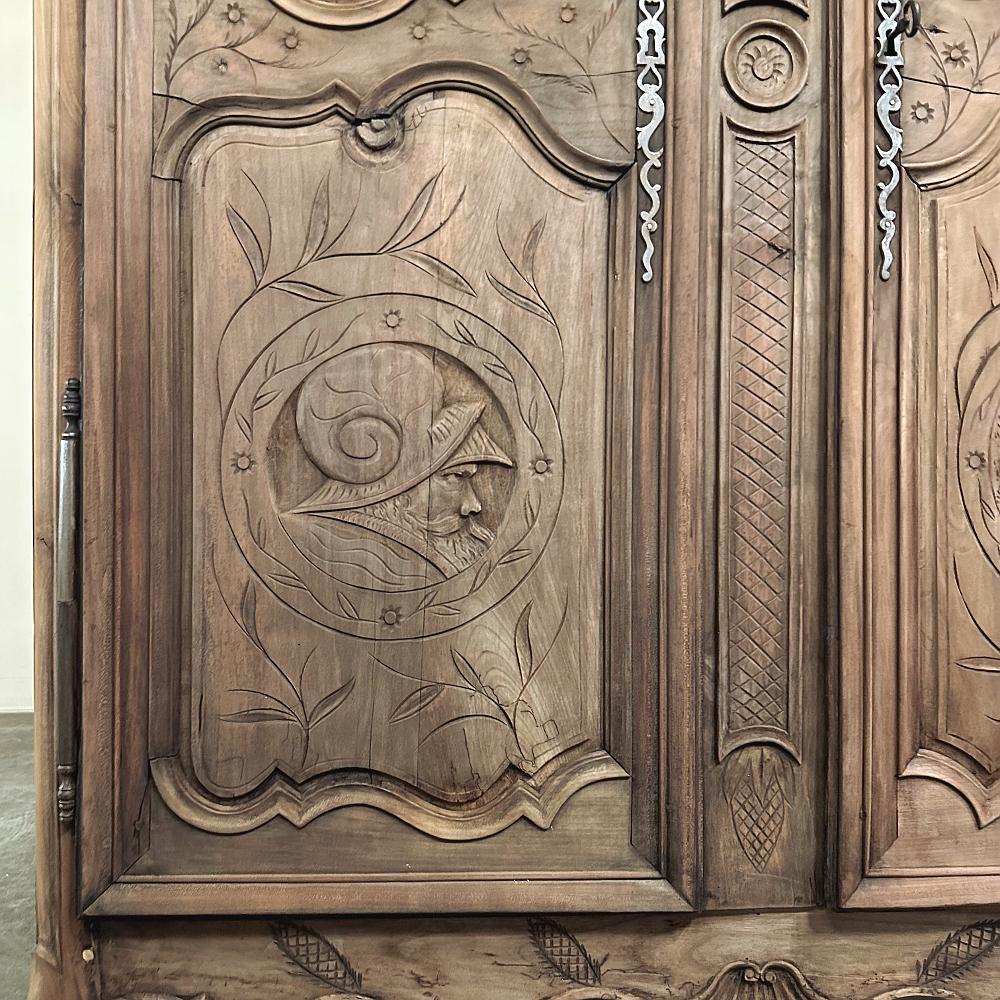 Early 19th Century Country French Armoire from Lorraine in Stripped Oak 5