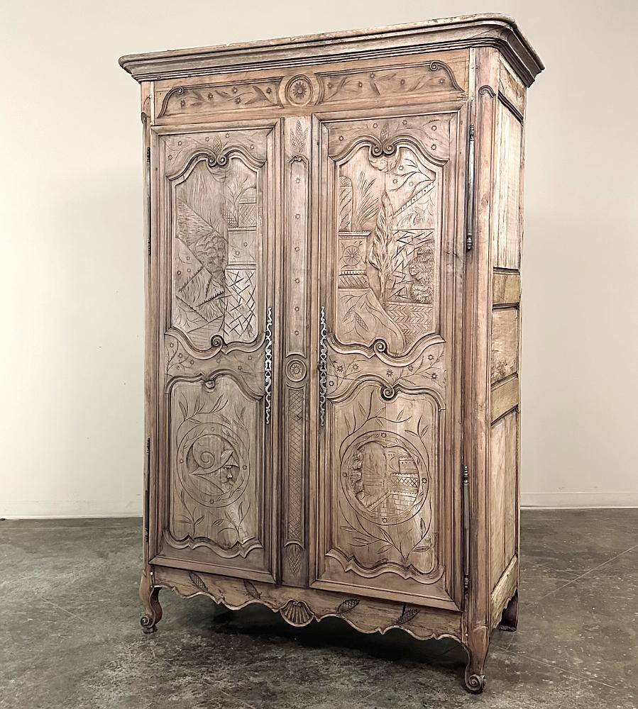 Early 19th Century Country French Armoire from Lorraine in Stripped Oak 9