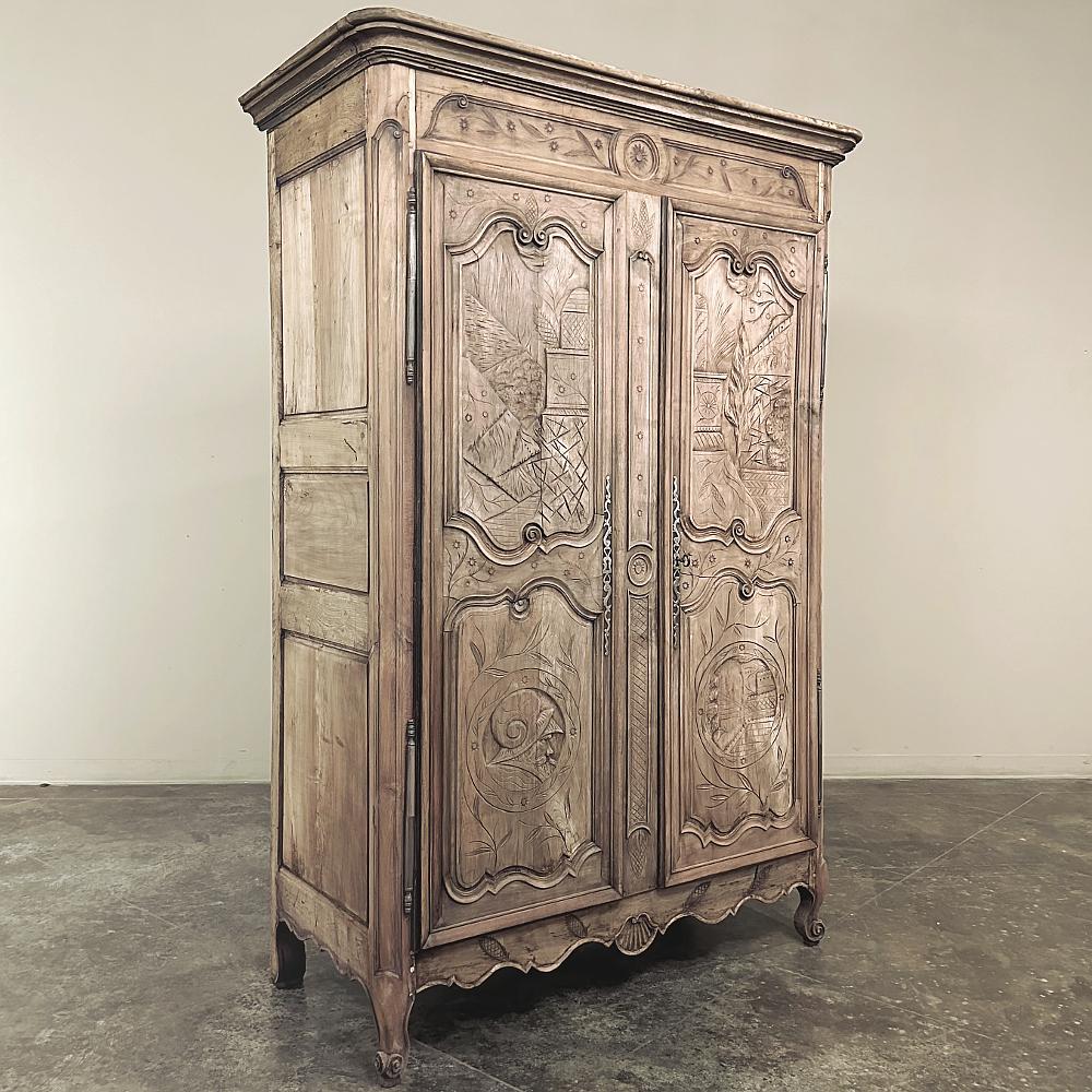 Early 19th Century Country French Armoire from Lorraine in Stripped Oak 10