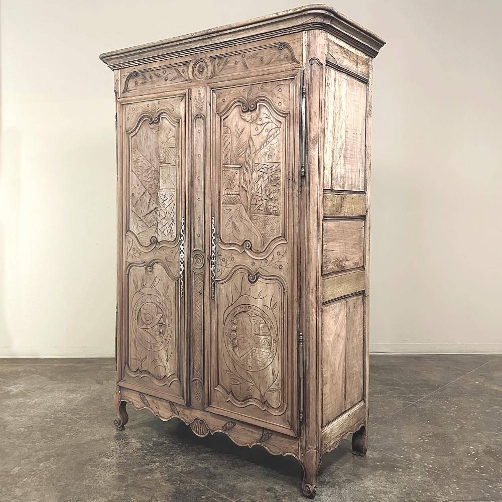 Early 19th Century Country French Armoire from Lorraine in Stripped Oak 11