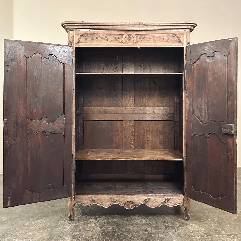 Early 19th Century Country French Armoire from Lorraine in Stripped Oak 13
