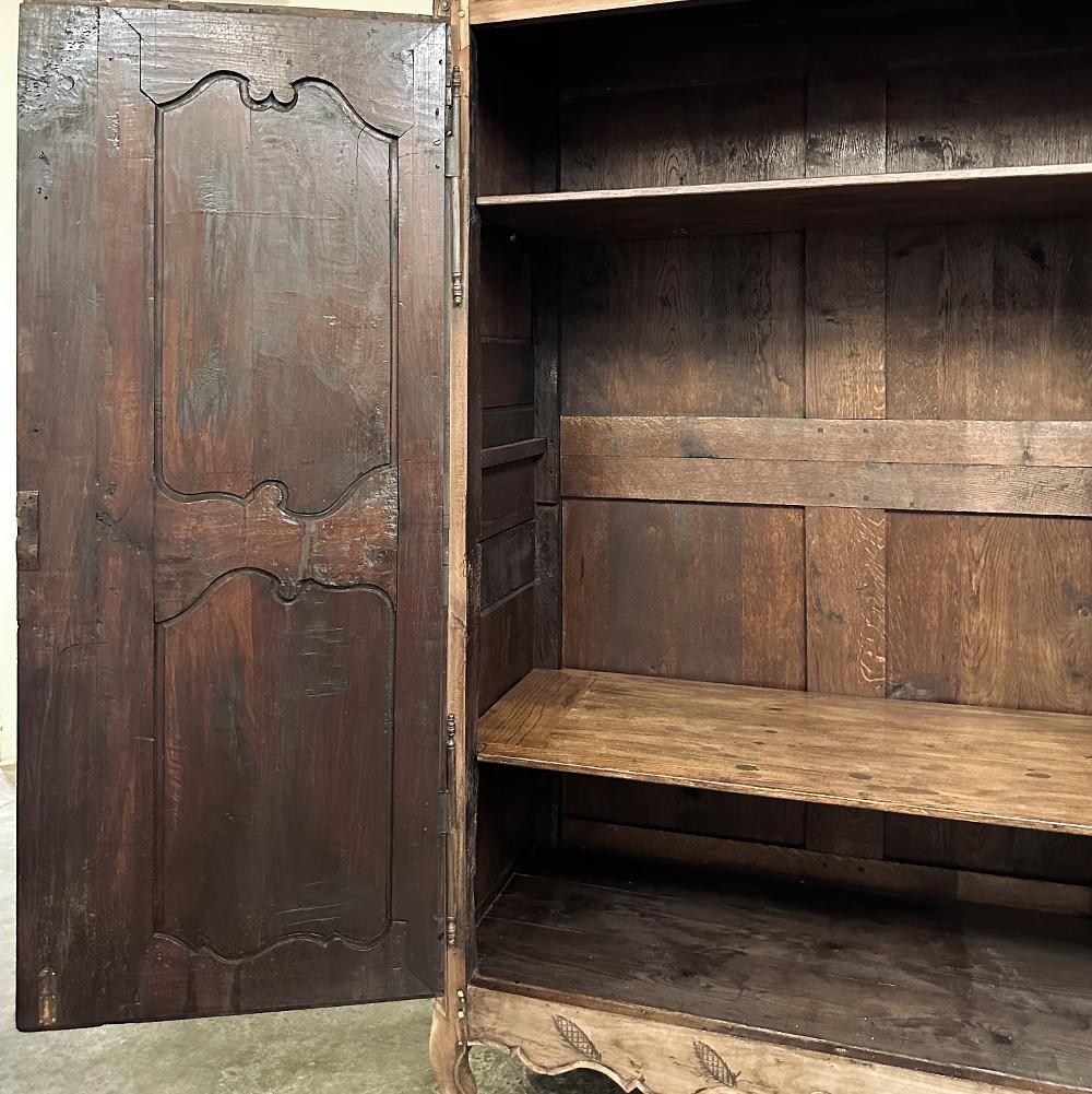 Early 19th Century Country French Armoire from Lorraine in Stripped Oak 14