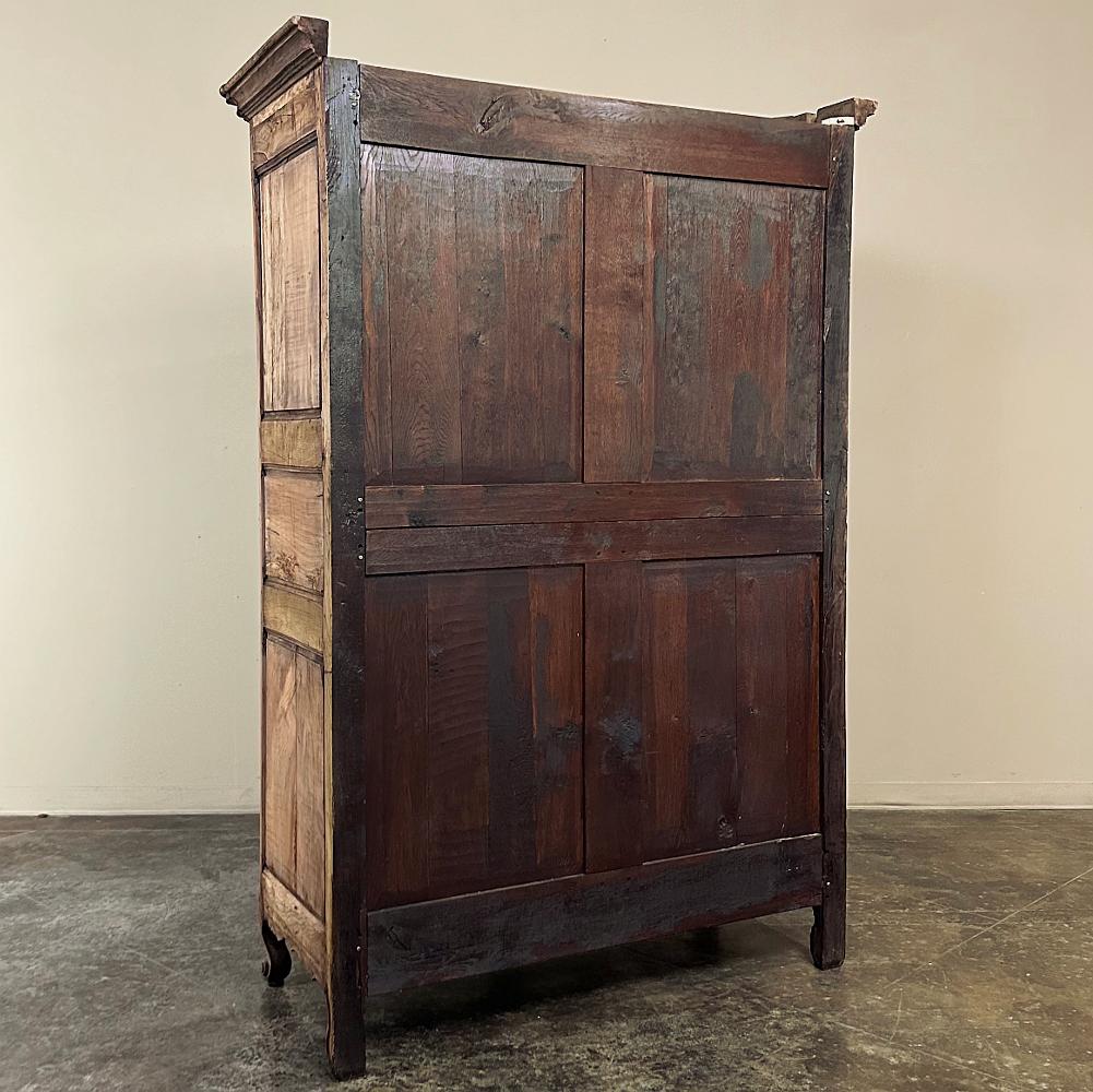 Early 19th Century Country French Armoire from Lorraine in Stripped Oak 15