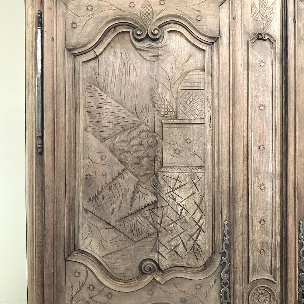 Early 19th Century Country French Armoire from Lorraine in Stripped Oak 1