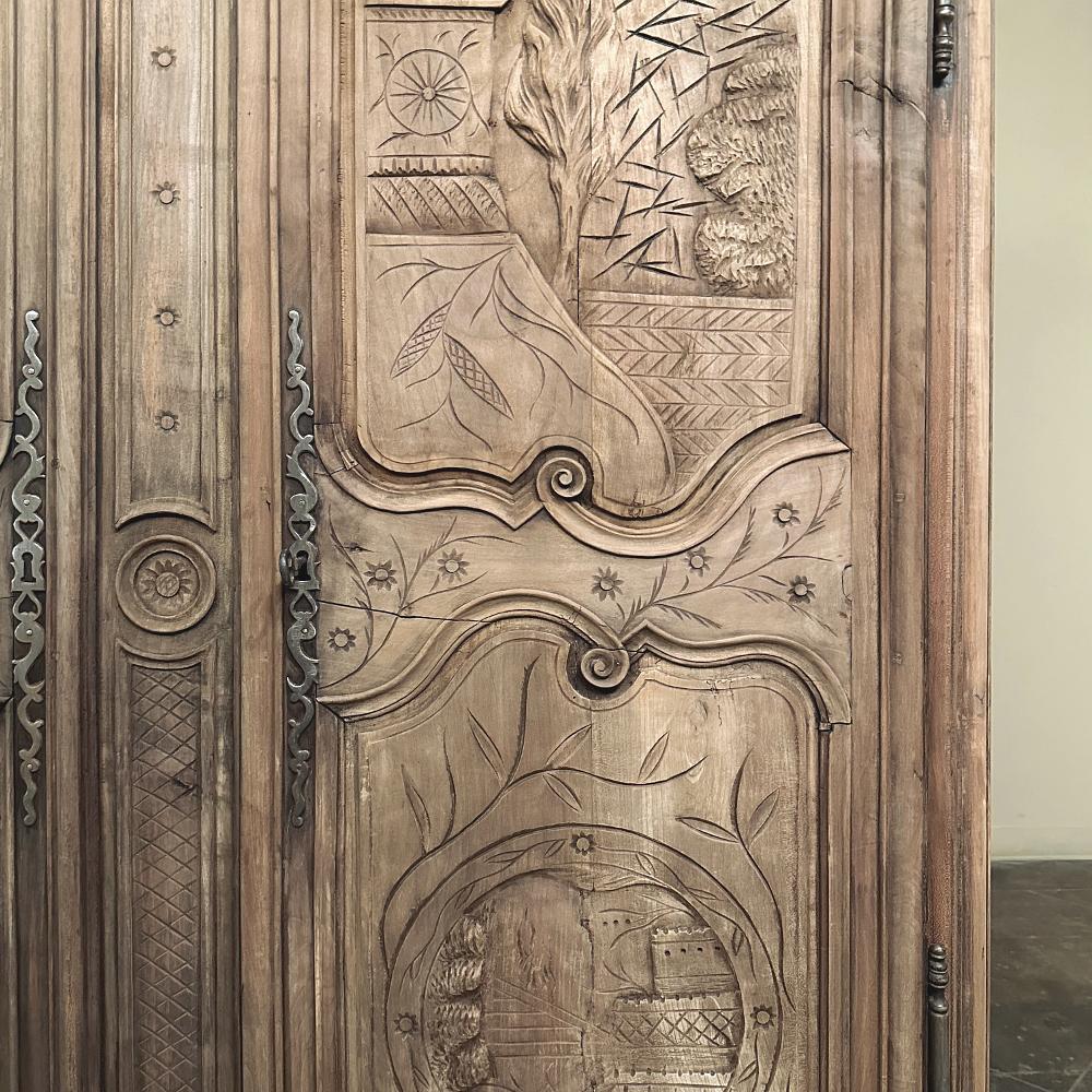 Early 19th Century Country French Armoire from Lorraine in Stripped Oak 2