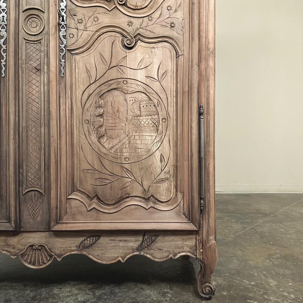 Early 19th Century Country French Armoire from Lorraine in Stripped Oak 3