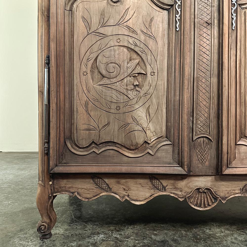 Early 19th Century Country French Armoire from Lorraine in Stripped Oak 4