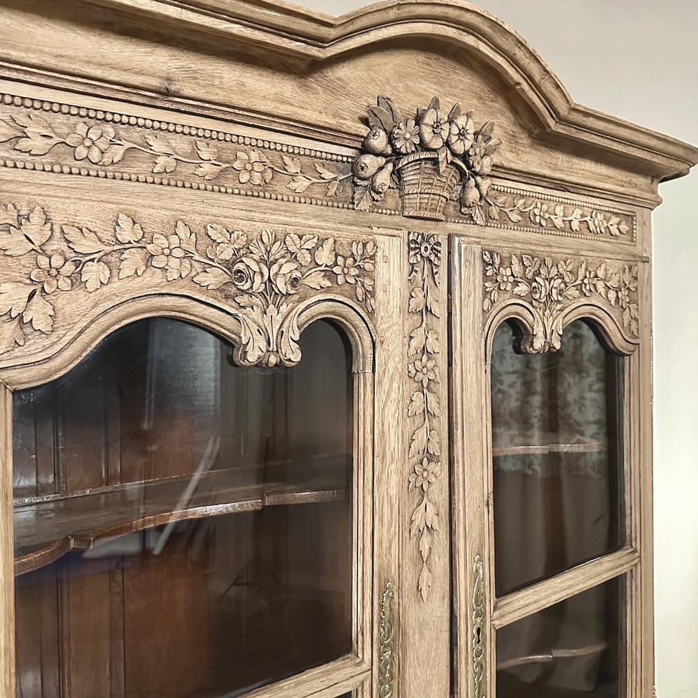 Libreria francese di campagna dell'inizio del XIX secolo ~ Buffet di porcellane della Normandia in vendita 3