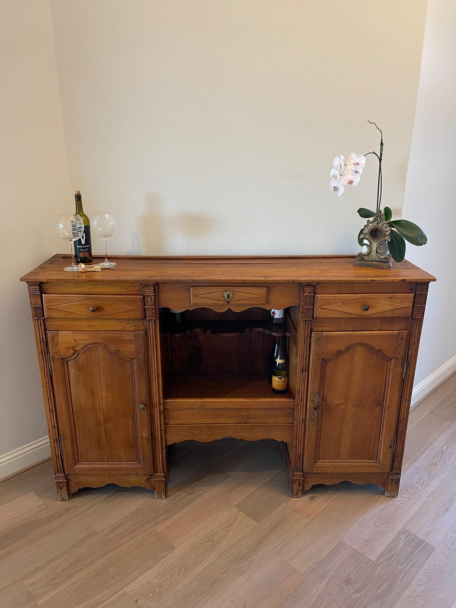 Early 19th Century Country French Bordeaux Sideboard For Sale 6