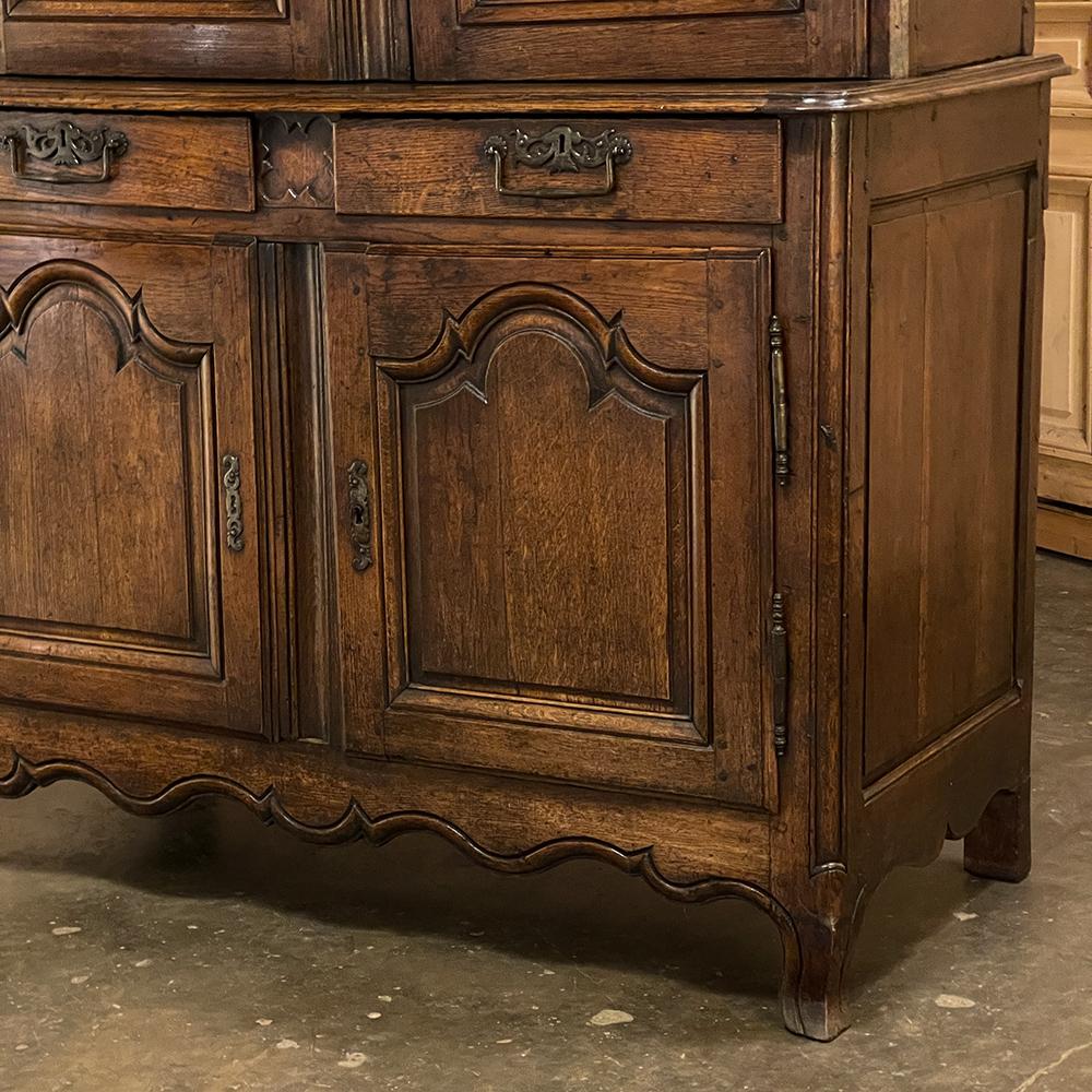 Early 19th Century Country French Buffet a Deux Corps For Sale 12