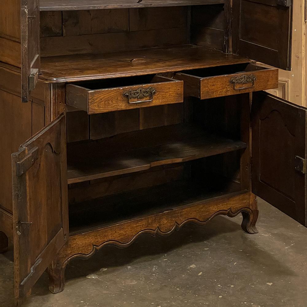 Early 19th Century Country French Buffet a Deux Corps For Sale 3