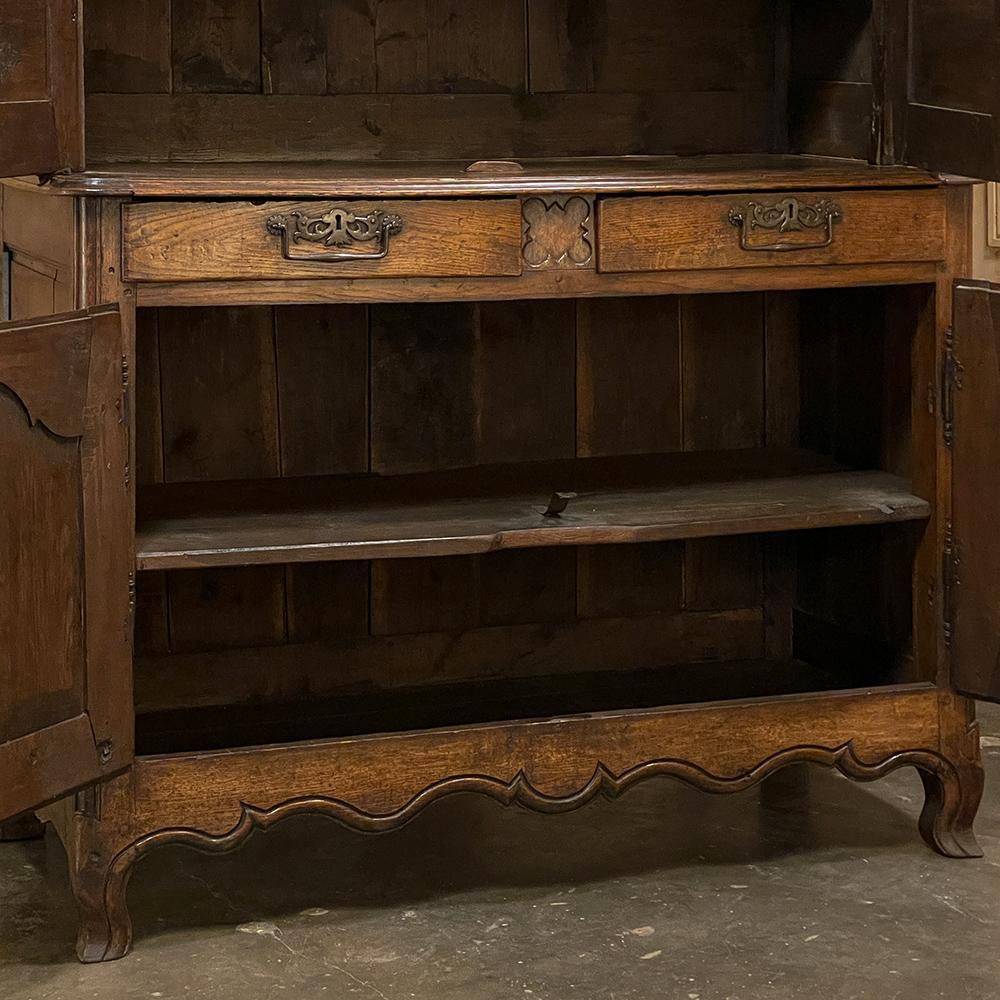 Early 19th Century Country French Buffet a Deux Corps For Sale 4