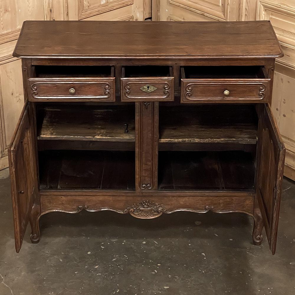Early 19th Century Country French Buffet For Sale 1