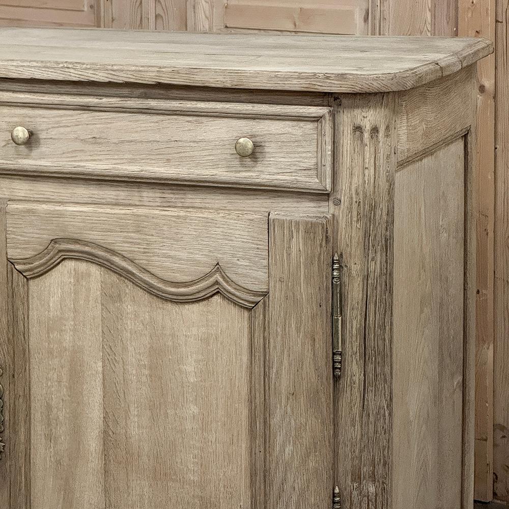 Early 19th Century Country French Buffet in Stripped Oak 9