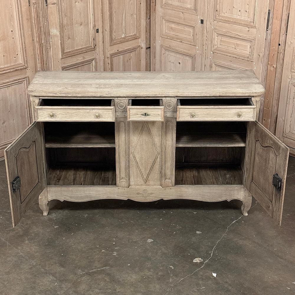 Early 19th Century Country French Buffet in Stripped Oak 1