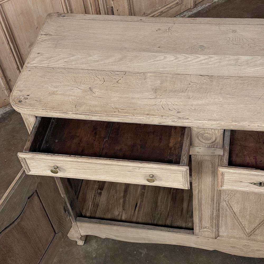 Early 19th Century Country French Buffet in Stripped Oak 2