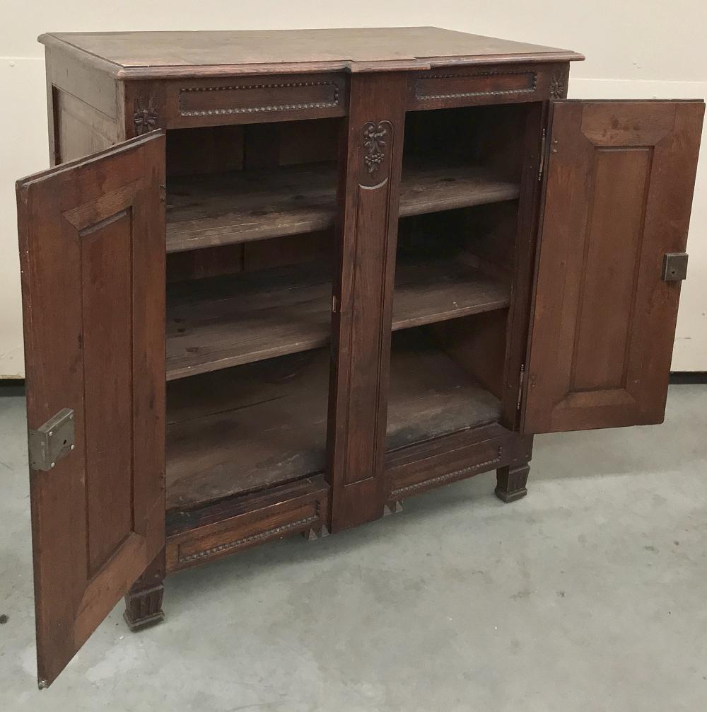 Early 19th Century Country French Louis XVI Oak Buffet 1
