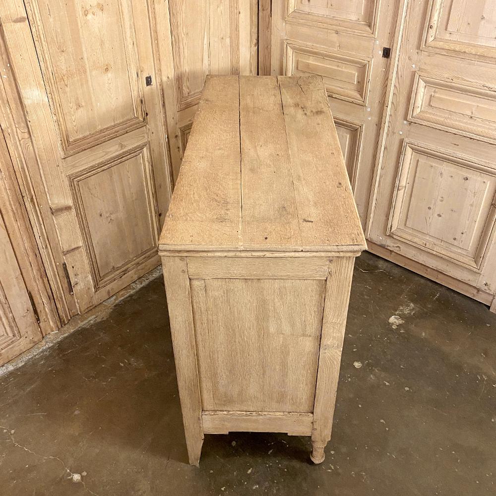 Early 19th Century Country French Louis XVI Stripped Oak Commode 7