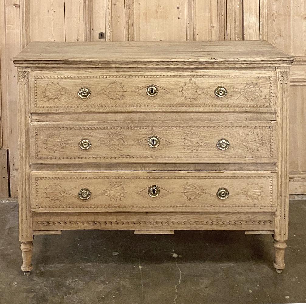 Early 19th Century Country French Louis XVI Stripped Oak Commode In Good Condition In Dallas, TX