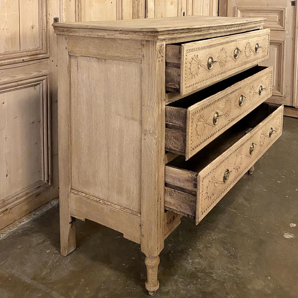 Early 19th Century Country French Louis XVI Stripped Oak Commode 3