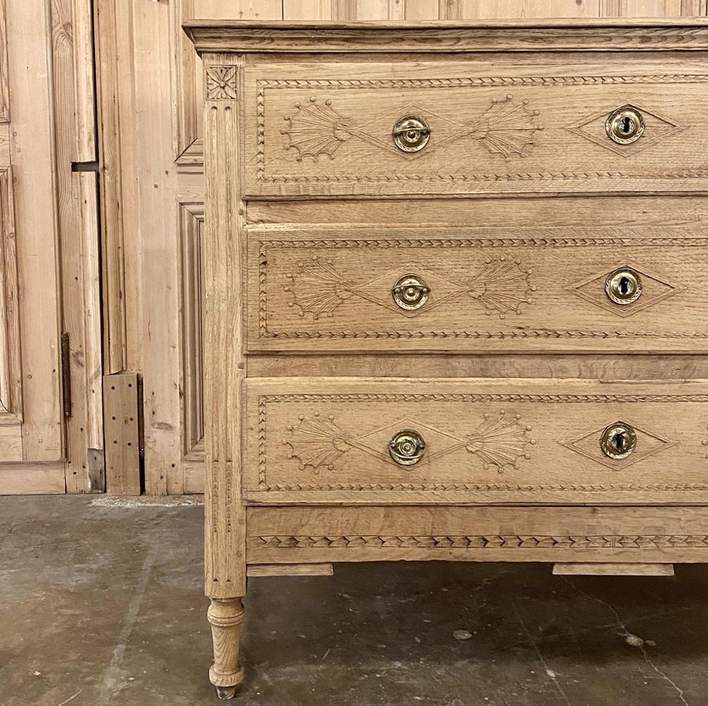 Early 19th Century Country French Louis XVI Stripped Oak Commode 4