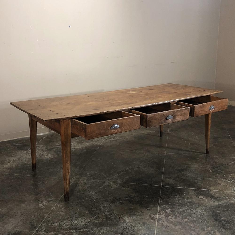 Early 19th Century Country French Pine Farm Table - Desk In Good Condition In Dallas, TX